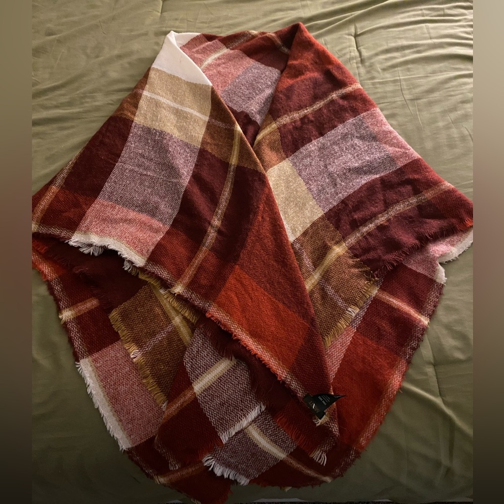 Large scarf.